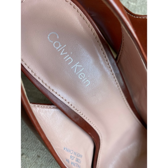 CALVIN KLEIN Heels Like New! - Picture 6 of 10